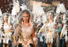 Villena inicia las Fiestas de Moros y Cristianos más multitudinarias con 12.000 festeros en sus desfiles