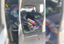 La Guardia Civil detiene a dos hombres por una serie de robos en interior de vehículos