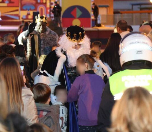 Los Reyes Magos entregarán los regalos en mano a los niños de Sant Joan tras la Cabalgata
