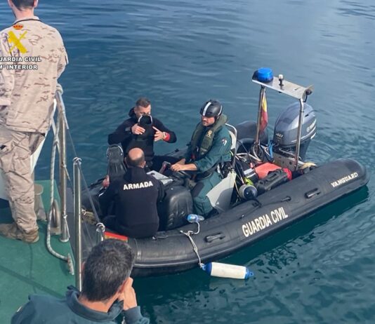 La Armada desactiva un proyectil de la Guerra Civil localizado bajo el mar frente a Dénia