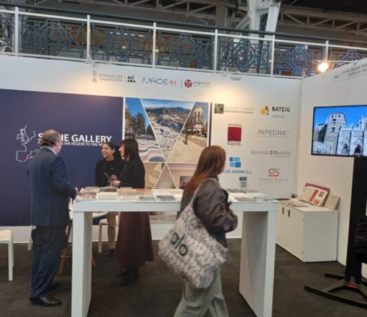 La piedra natural alicantina se abre hueco en el mercado británico con presencia conjunta en una feria clave de Londres