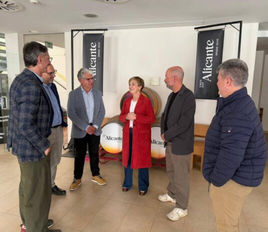 La Generalitat refuerza su alianza con la DO Alicante para potenciar el turismo del vino en la provincia