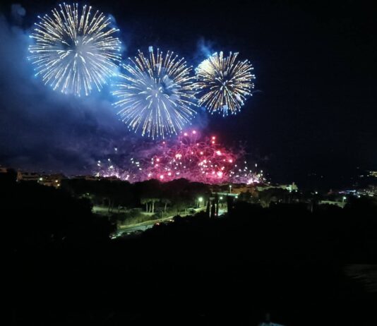 El Castell de l´Olla volvió a iluminar el cielo de Altea